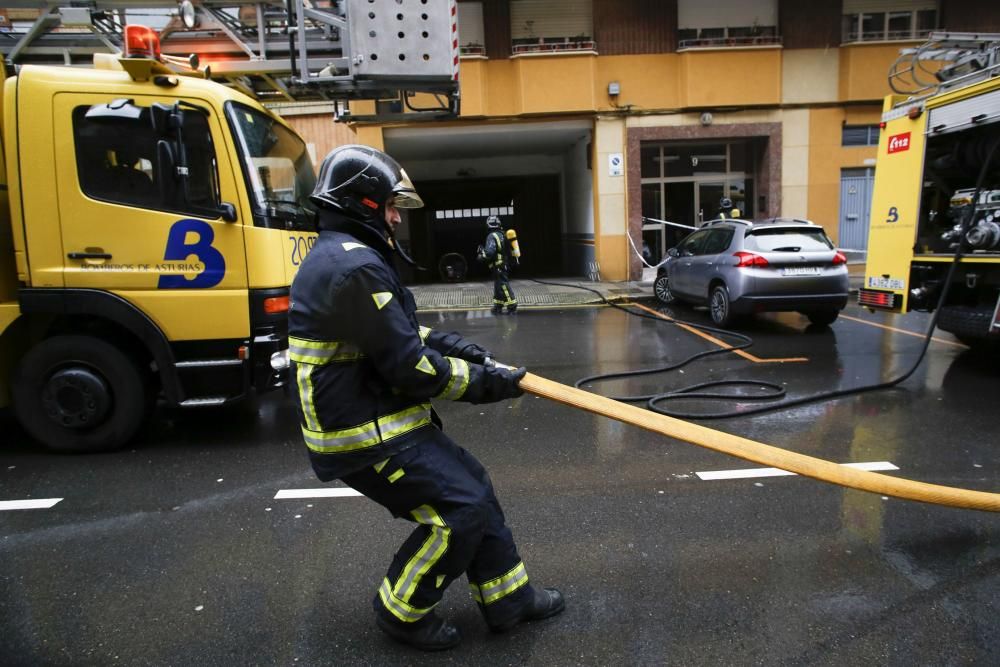 Incendio en un garaje de la calle Doctor Marañón de Avilés