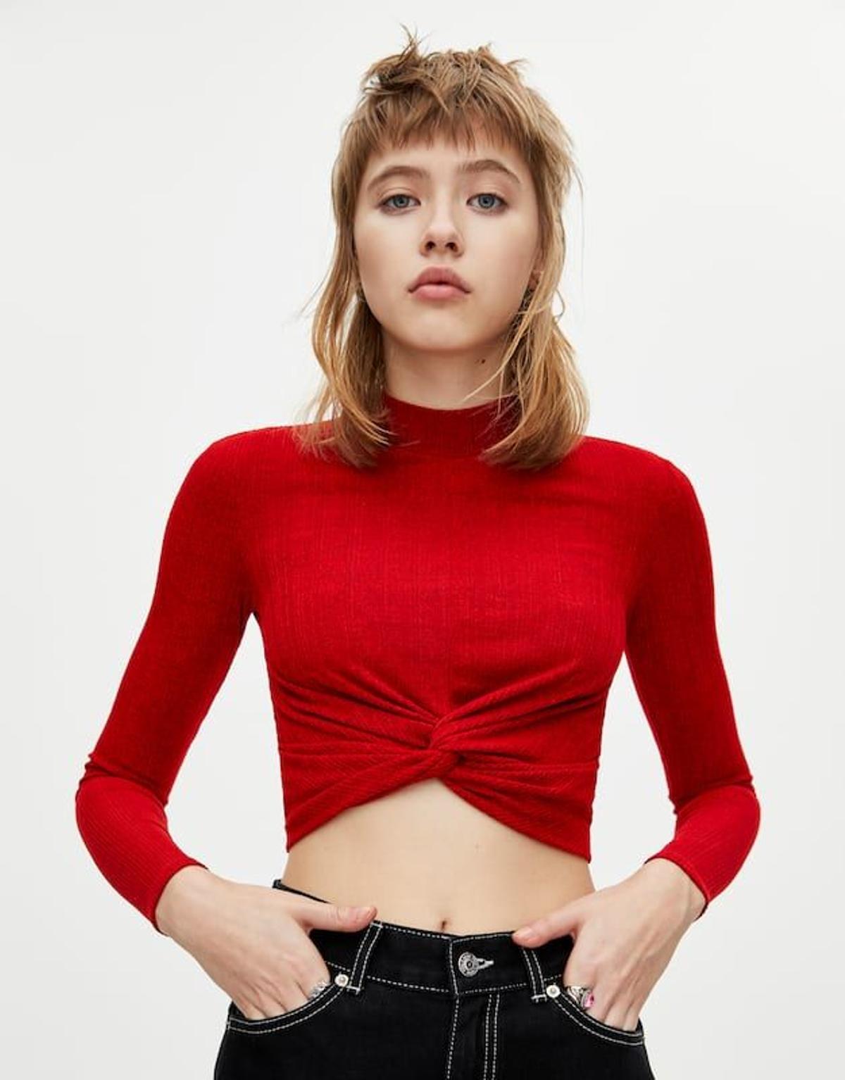 Camiseta canalé con cuello perkins nudo de Pull and Bear (Precio: 11,19 euros)