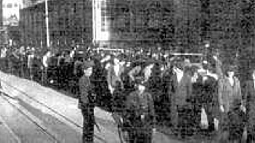 Obreros detenidos en Gijón durante la Revolución.