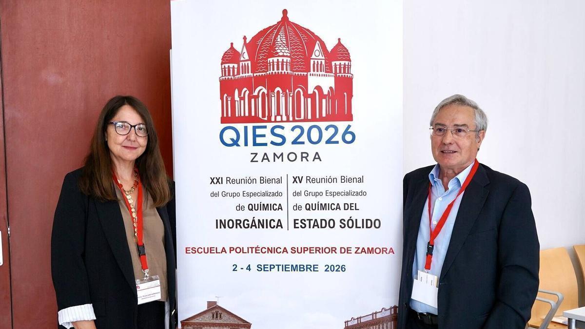 Raquel Trujillano y Teófilo Rojo, en el Congreso de Química Inorgánica y del Estado Sólido