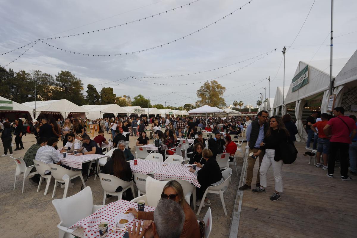 La Feria Andaluza llena de luz y color el Jardín del Turia en València