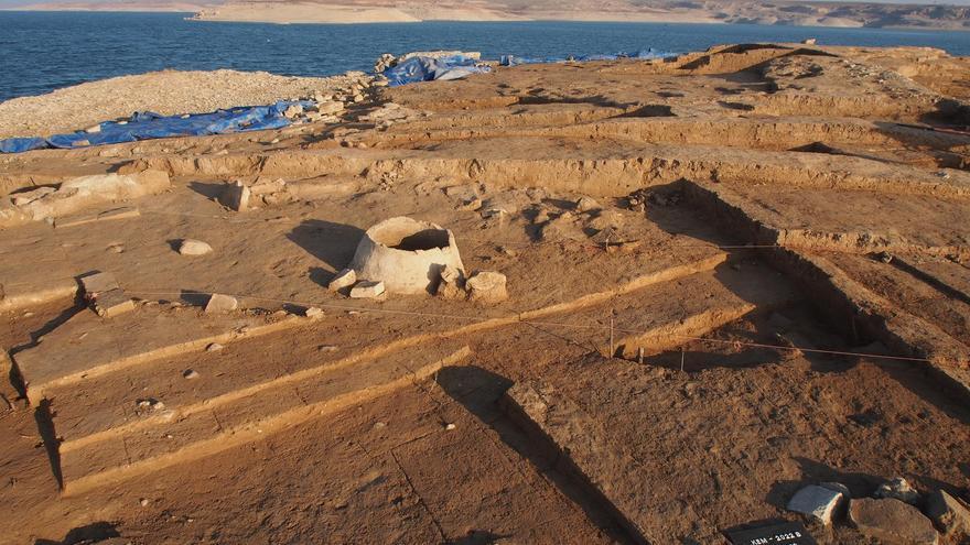 Una muralla de hace 11.000 años reaparece en Mesopotamia por la sequía