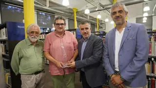 Jordi Puntí rep el premi El Setè Cel: "És un honor perquè respecto i he llegit la majoria de guanyadors"