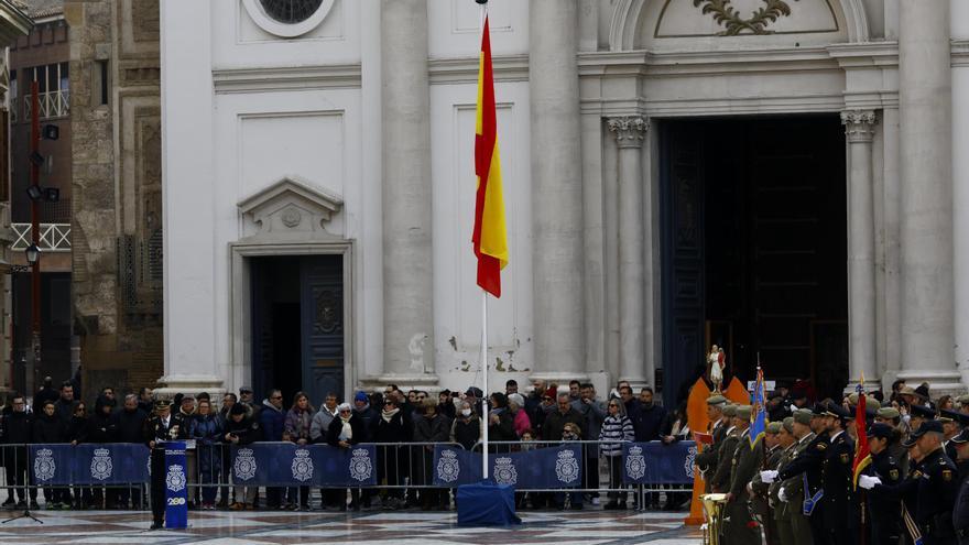 Izado solemne de la bandera de España por el 200 aniversario de la Policía Nacional