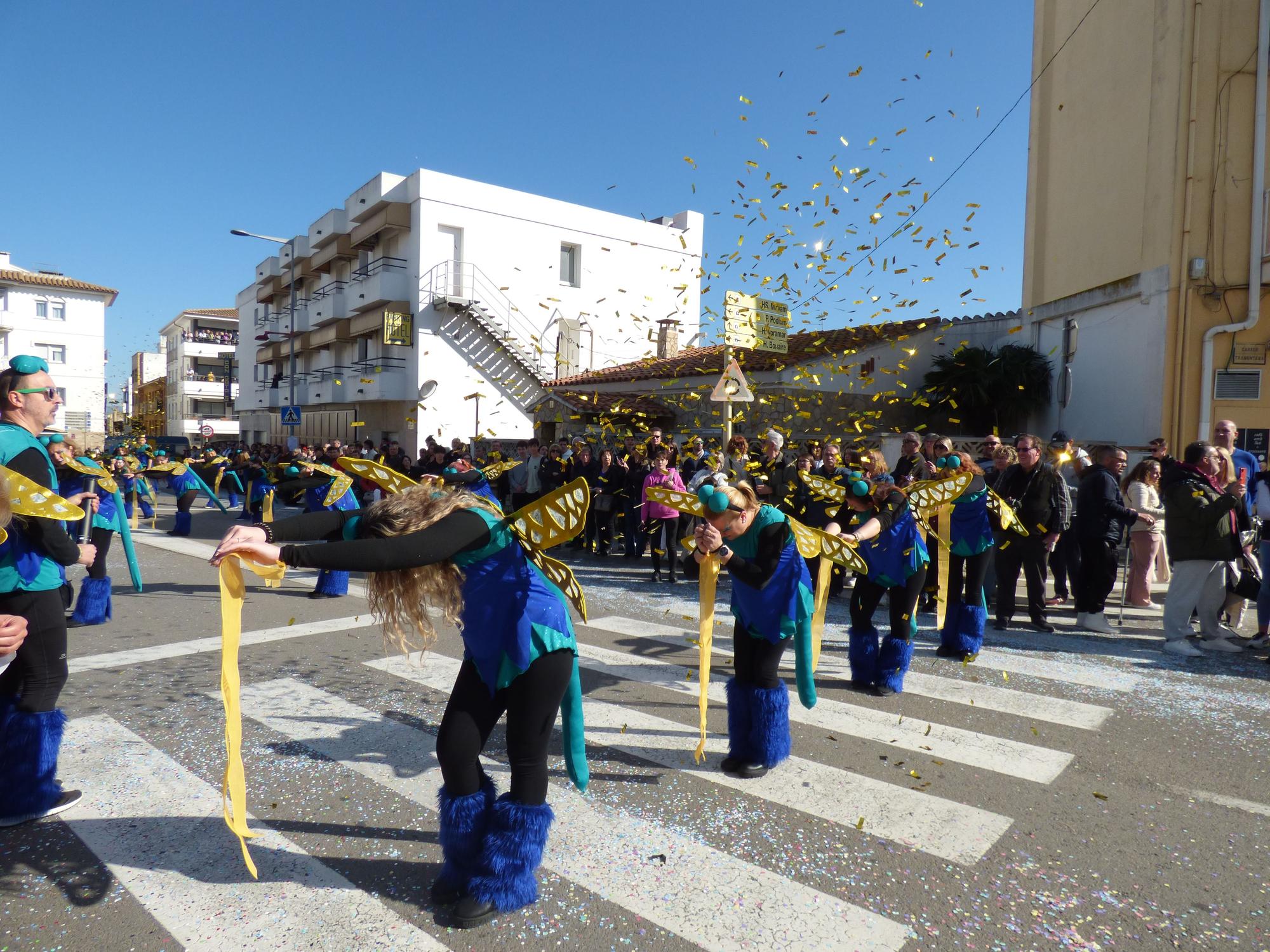 L'Escala vibra amb una rua de carnaval carregada d'imaginació