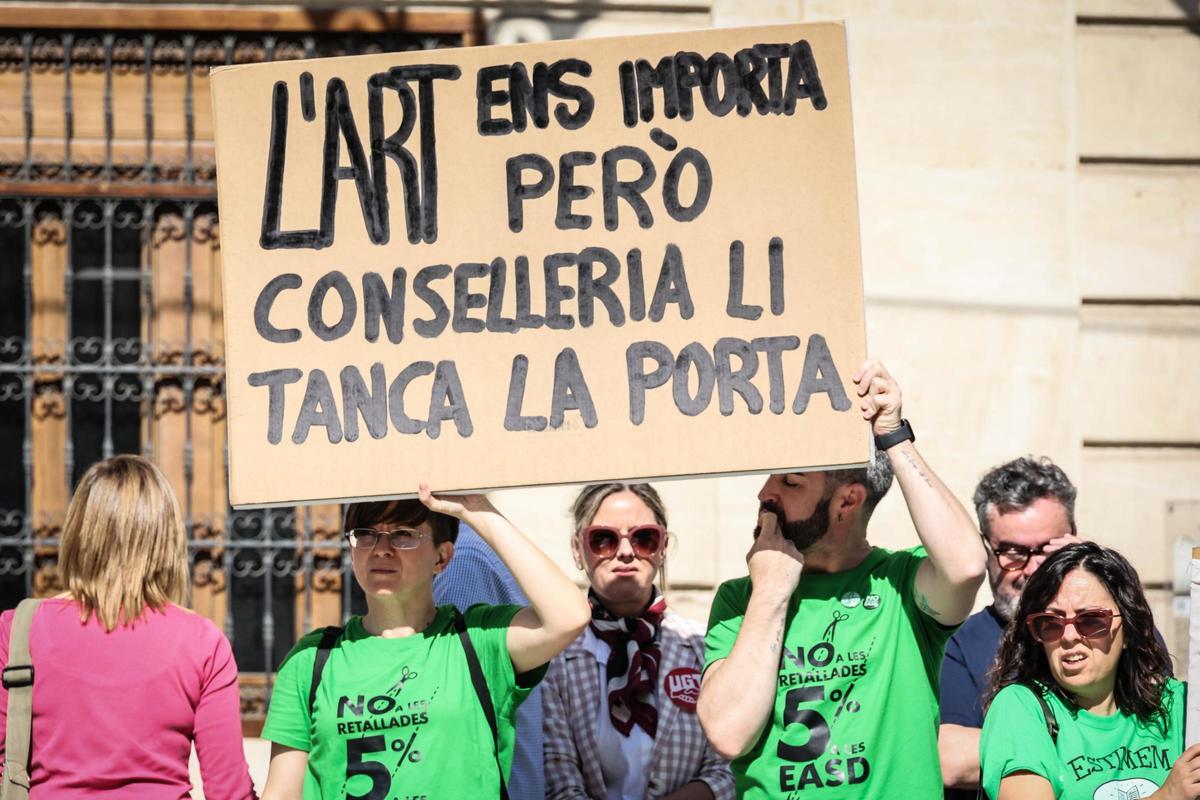 Imágenes de la concentración en Alcoy de la huelga educativa