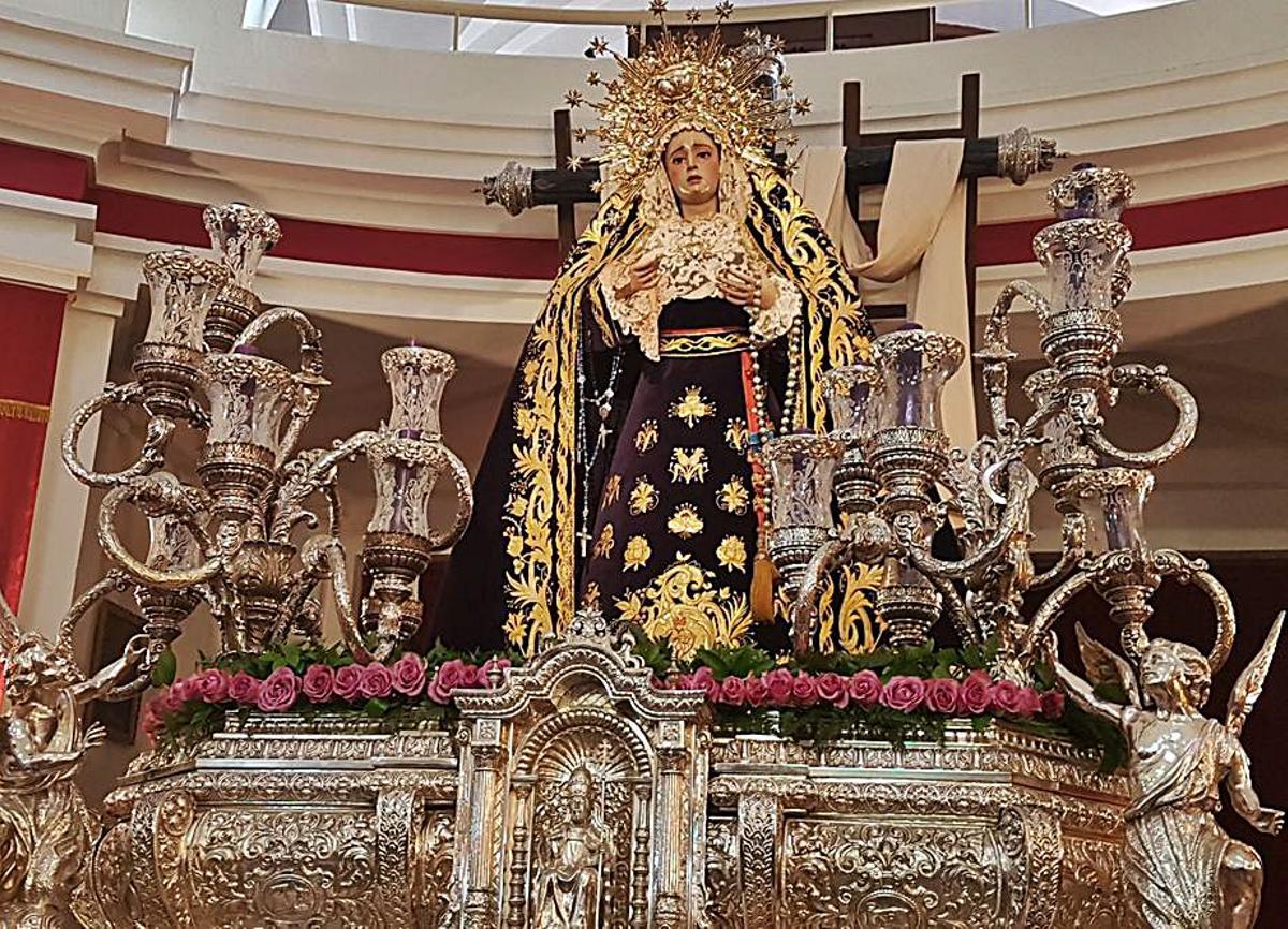 El paso de Loreto con el que se han hecho los Estudiantes, con la Dolorosa de la hermandad jerezana de donde procede el paso.