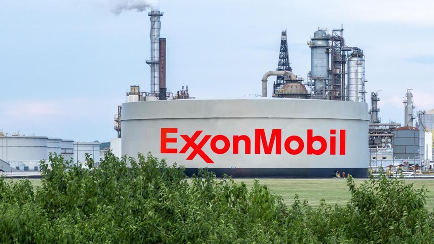 California demanda a la petrolera ExxonMobil por engañar al público sobre la reciclabilidad del plástico