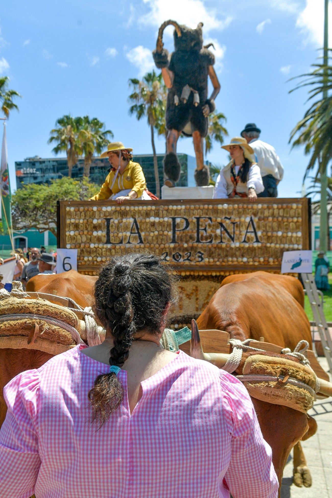 Una romería con bikini en Las Palmas de Gran Canaria