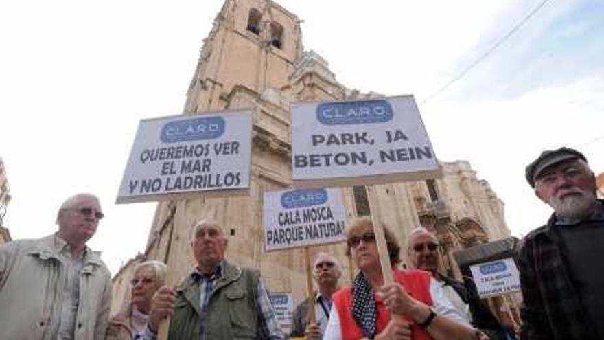 La UE inicia el proceso contra 1.500 casas en la costa sin los informes que exigió a España