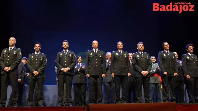 Vídeo | Acto del Día de la Policía Nacional en el Teatro López de Ayala de Badajoz