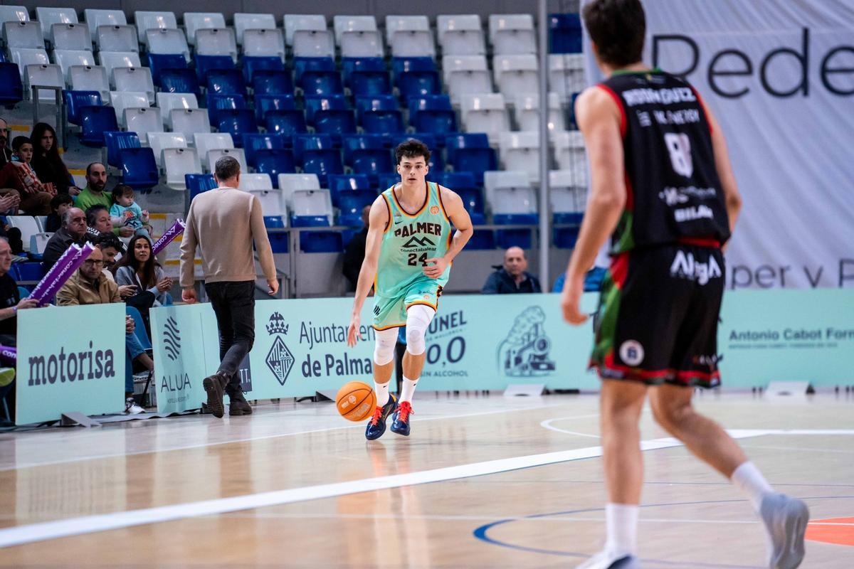 Comendador, durant el partit davant el Cantabria.