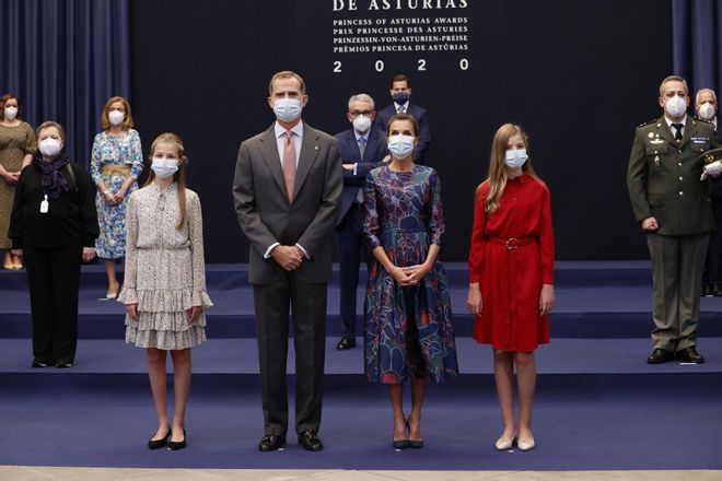 Los reyes y sus hijas en la entrega de los premios Princesa de Asturias