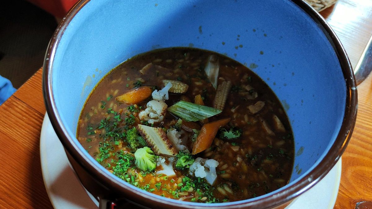 El arroz con verduras a la brasa, pato y esturión de Fandango Baqueira.