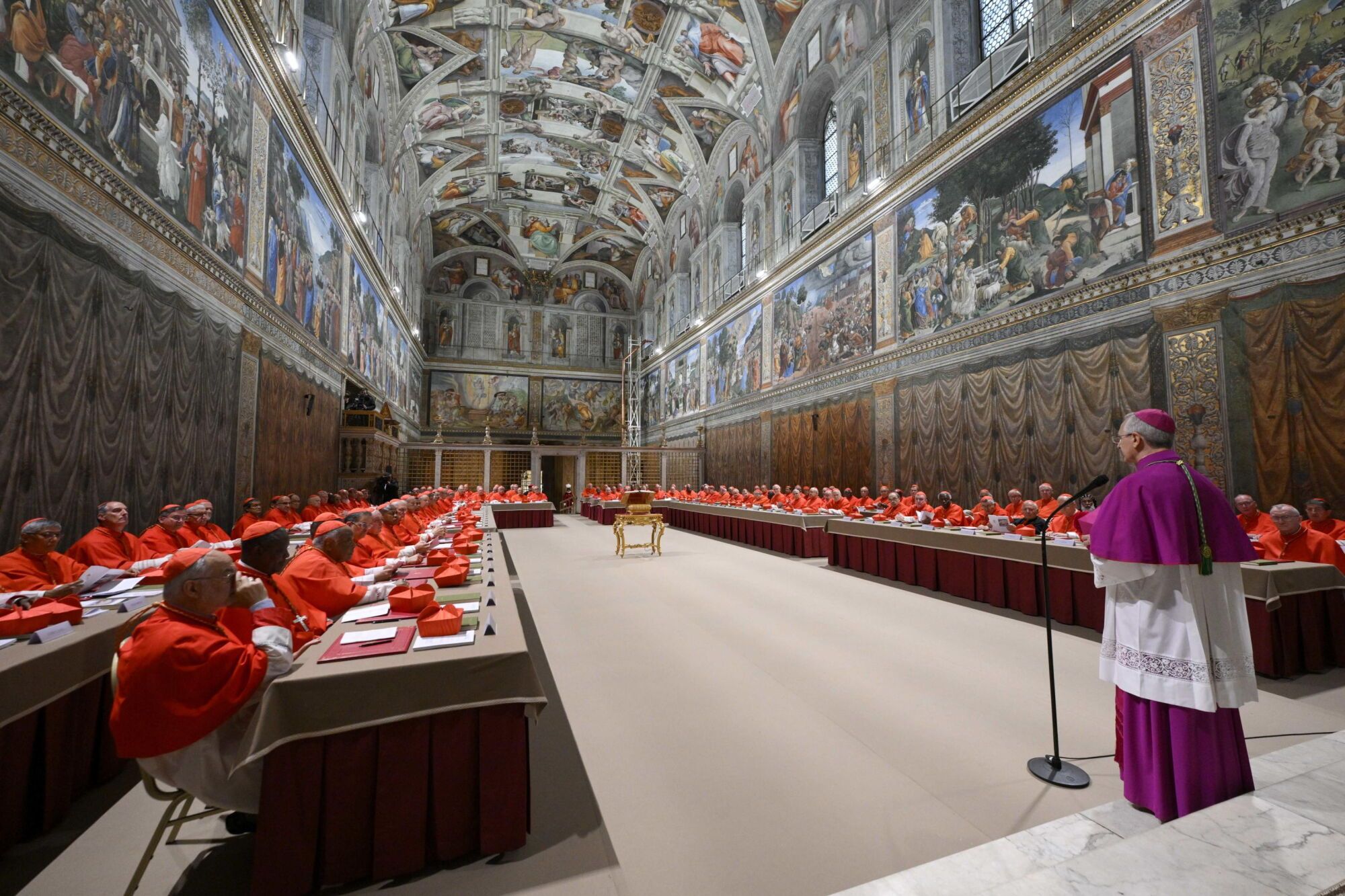 - Cardenales se reúnen antes del inicio del cónclave para elegir un nuevo Papa en la capilla Sixtina en la Ciudad del Vaticano, 07 de mayo de 2025. (Papa) EFE/EPA/VATICAN MEDIA HANDOUT HANDOUT SOLO PARA USO EDITORIAL/SIN VENTASHANDOUT SOLO PARA USO EDITORIAL/SIN VENTAS. HANDOUT EDITORIAL USE ONLY/NO SALESHANDOUT EDITORIAL USE ONLY/NO SALES