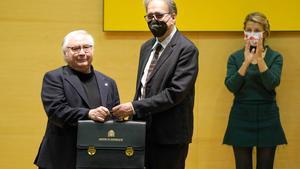 Els alumnes que vulguin cursar un màster podran optar a beca amb un 5 de nota mitjana