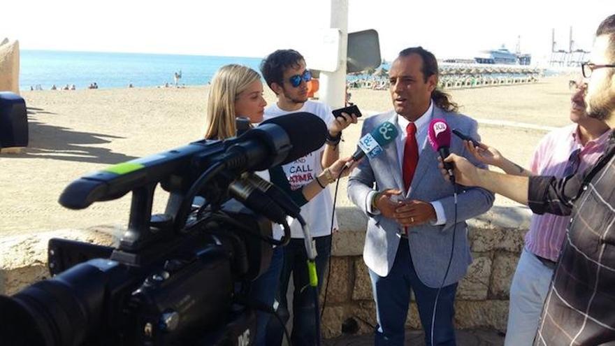 Juan Cassá, ayer en la playa de La Malagueta.