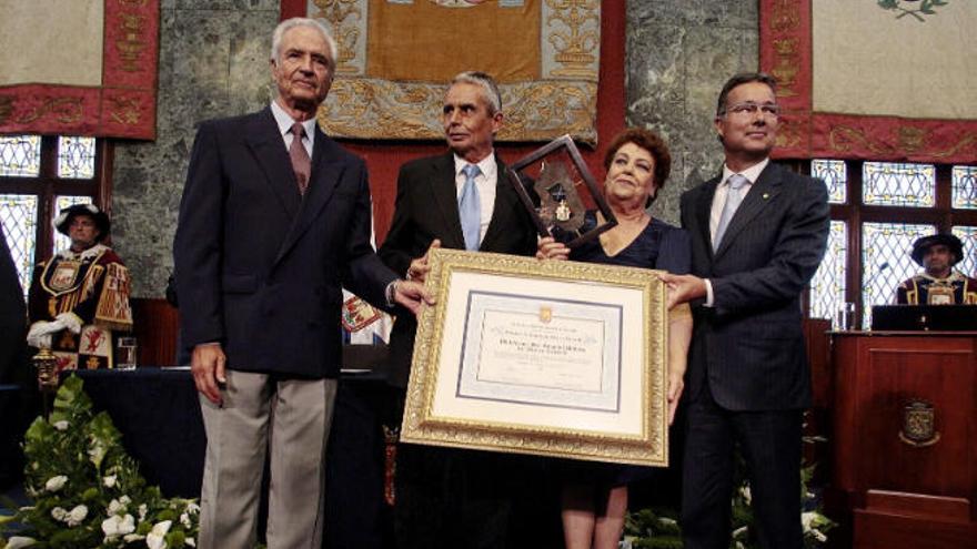 Entrega de la Medalla de Oro de la Isla a la Plataforma Pro Hospital Público del Sur de Tenerife.