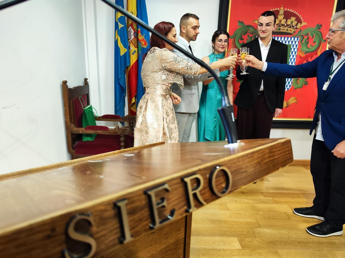 La boda civil de Tamara y Gabriel en Siero, en imágenes La boda civil de Tamara y Gabriel en Siero, en imágenes