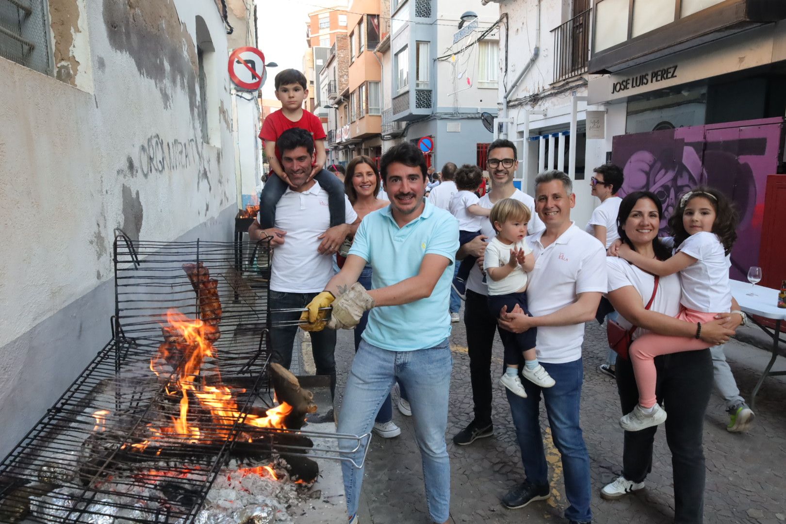 FOTOGALERÍA I Las imágenes de la Nit de la Xulla y del encuentro de elaboración de allioli de las fiestas de Vila-real