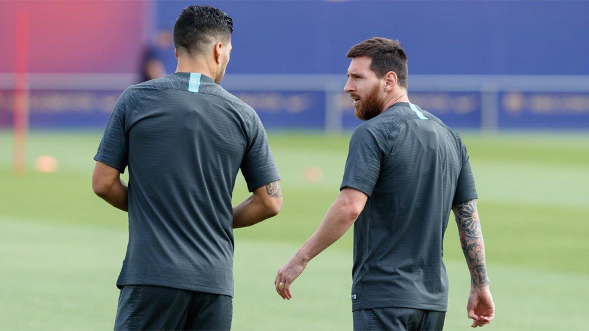 Luis Suárez (de espaldas) y Leo Messi en el último entrenamiento previo al Borussia-Barça de la Champions 2019/20