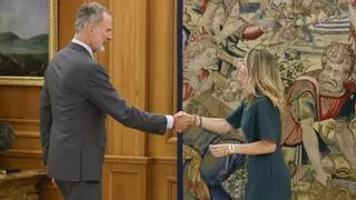 Felipe VI recibe a María Guardiola en la ronda de reuniones con los presidentes autonómicos