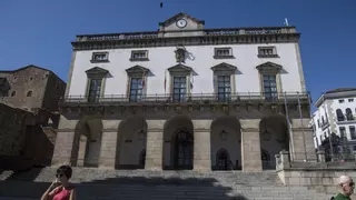 El Ayuntamiento de Cáceres reconoce deficiencias en la ayuda a domicilio y alega que coinciden con la selección del personal
