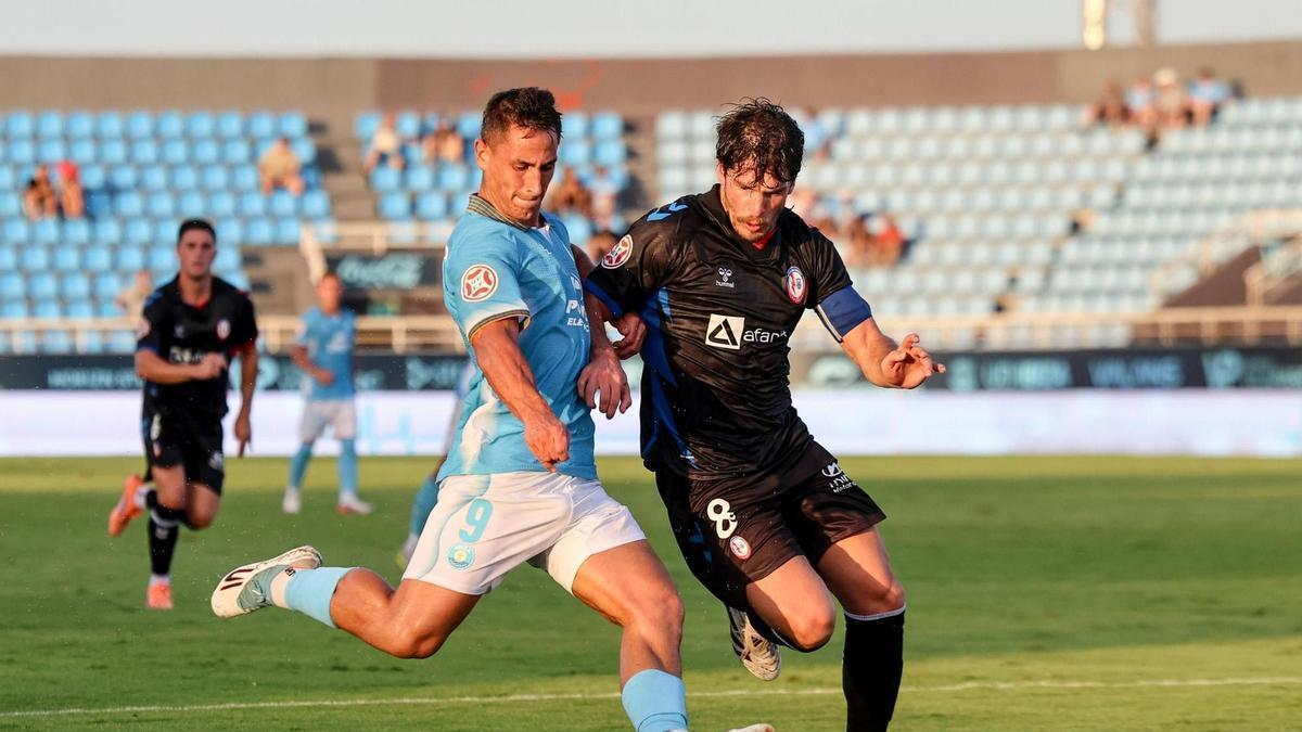 La UD Ibiza presenta a sus fichajes con la Liga ya en marcha