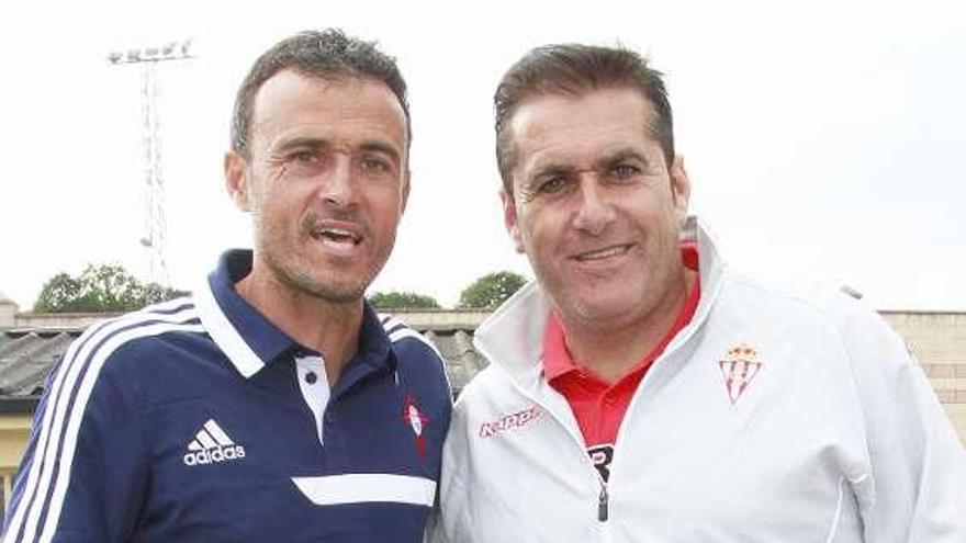 Luis Enrique y Sandoval, antes del encuentro.  // LNE