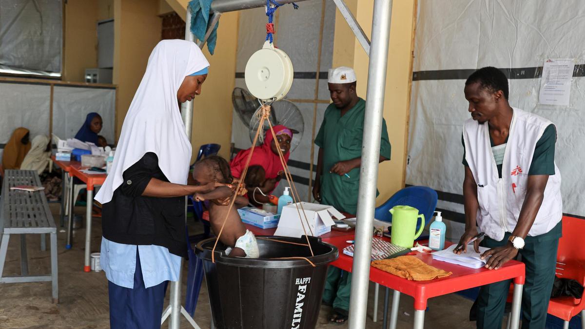 Asistencia de los equipos de MSF en un hospital de Bauchi