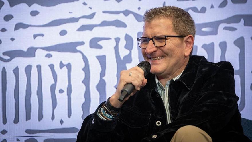 Jorge Dávila, periodista y subdirector de El Día, presenta su primera novela, El anillo de Faride