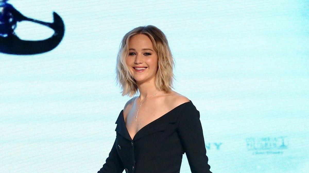 Lección de estilo de Jennifer Lawrence o cómo llevar el off shoulder en 2017