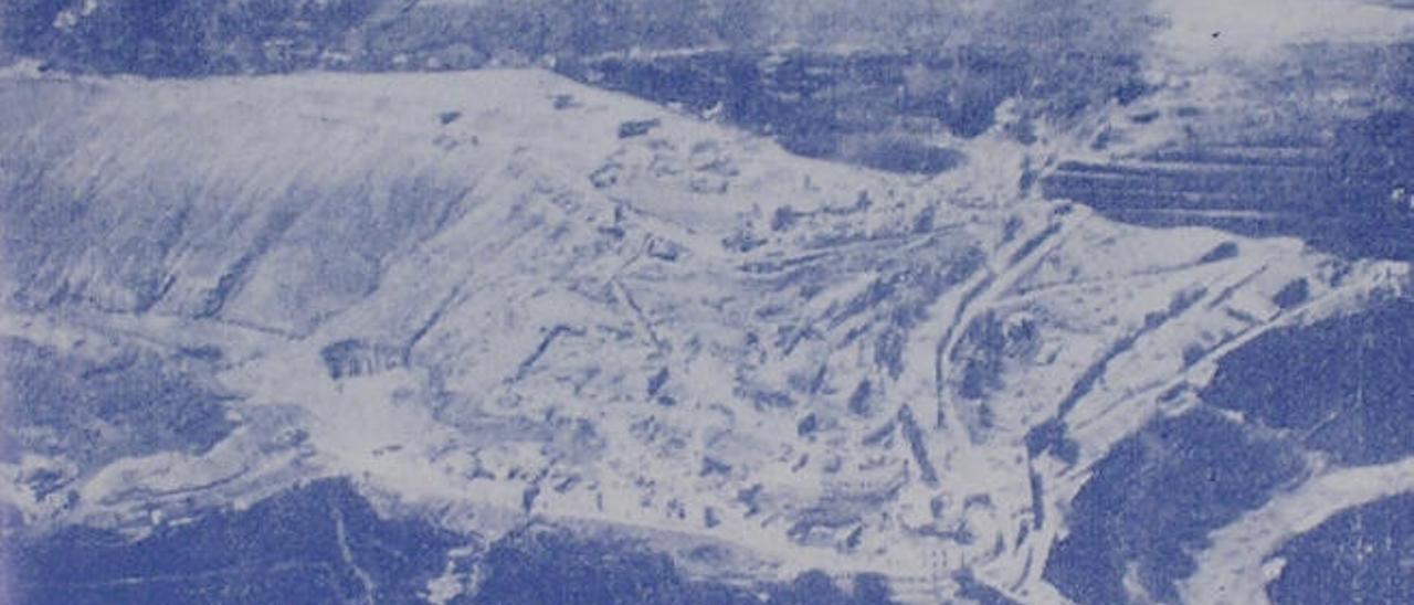 Foto aérea de Las Palmas proporcionada por ´Aviación militar ´y reproducida en enero de 1945 en el relato de Simón Benítez Padilla de la revista ´Isla´.