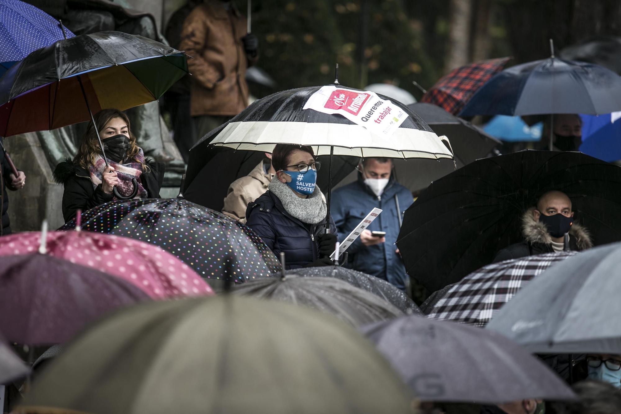 La hostelería toma las calles y exige "no perder las cenas de diciembre"