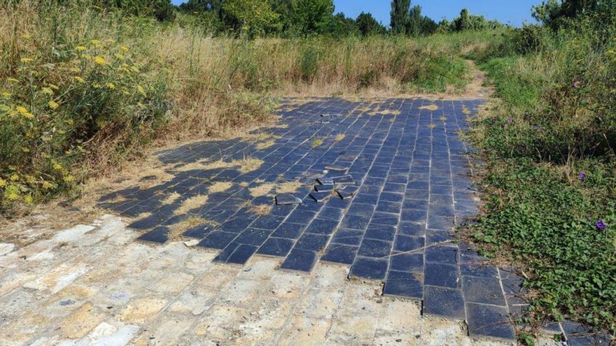 Imagen de la zona de losetas en Varalonga.