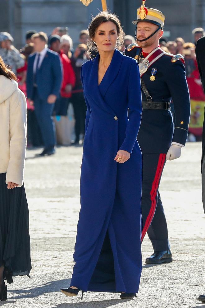 La reina Letizia con vestido abrigo en la Pascua Militar