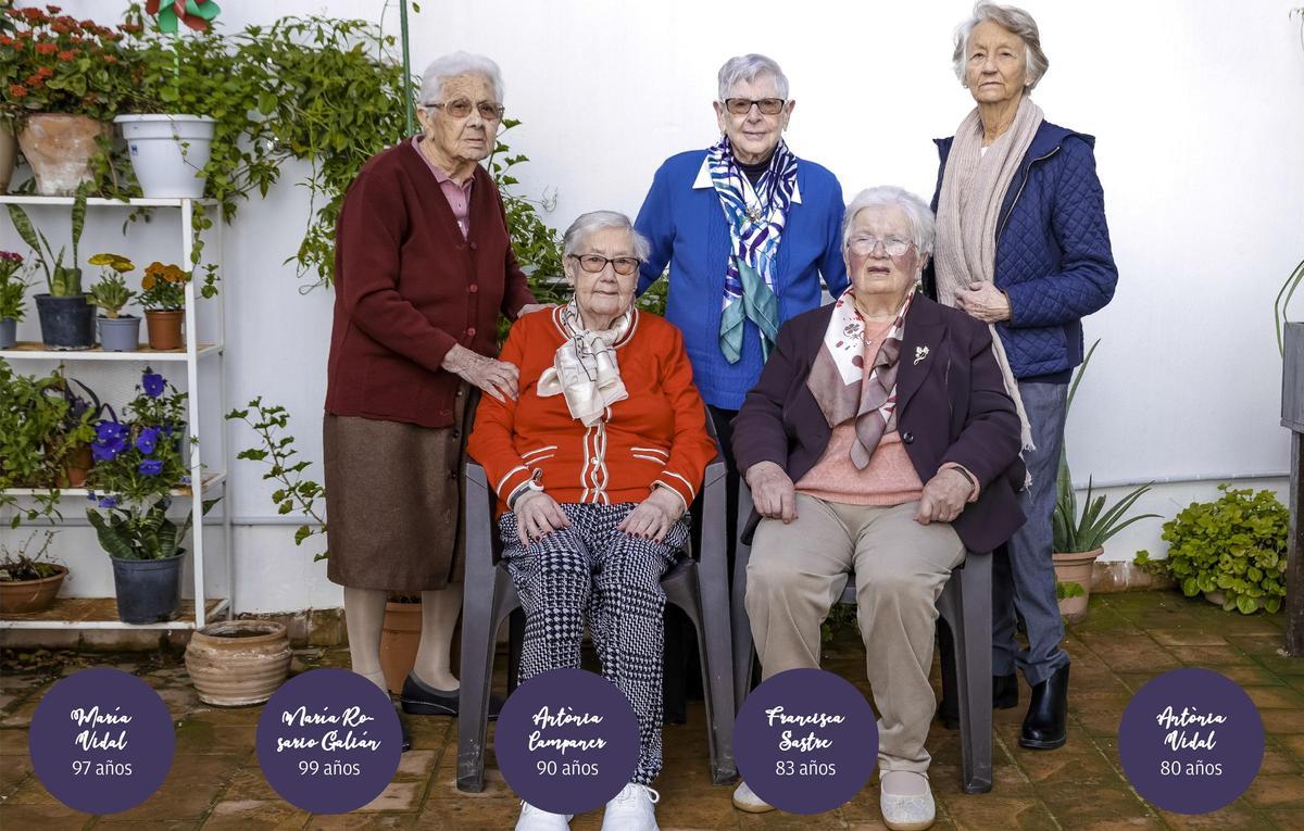 449 años de vida en una foto Estas usuarias del centro Avante nacieron la primera mitad del siglo XX y han sido testigos del cambio del papel de la mujer en la sociedad.