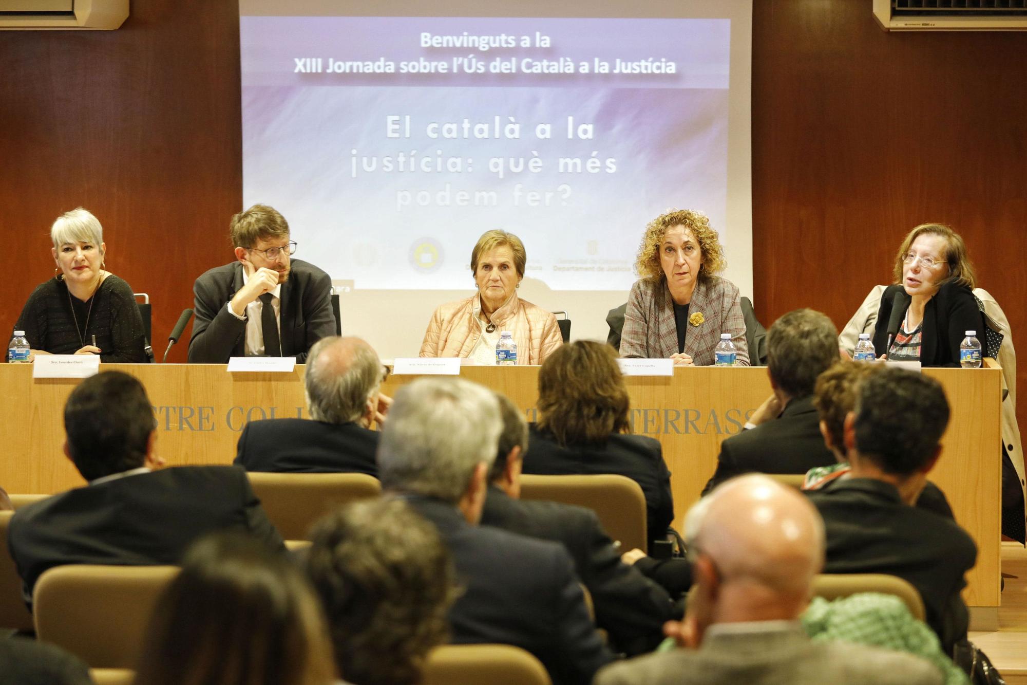 Mesa redonda con las exconsejeras y exconsejero de Justicia Núria de Gispert, Montserrat Tura, Ester Capella, Lourdes Ciuró y Carles Mundó.