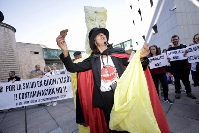 EN IMÁGENES: Manifestación de los vecinos de Gijón contra la pirólisis