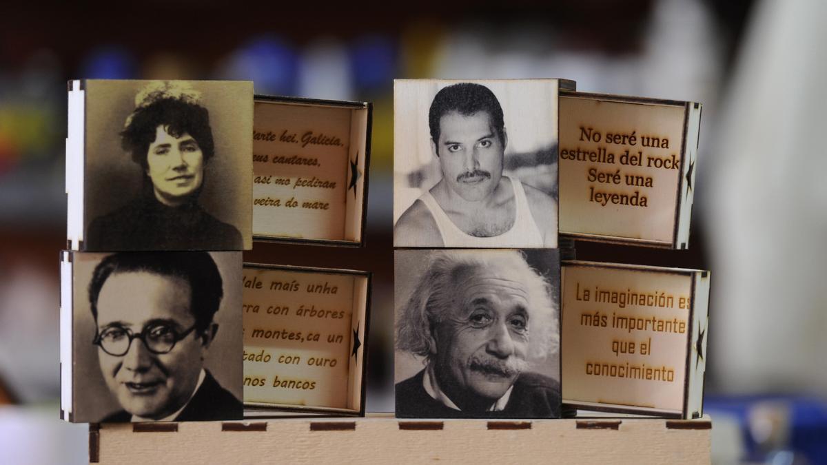 Caixiñas con imaxes de Rosalía de Castro, Daniel Castelao, Freddie Mercury e Albert Einstein.