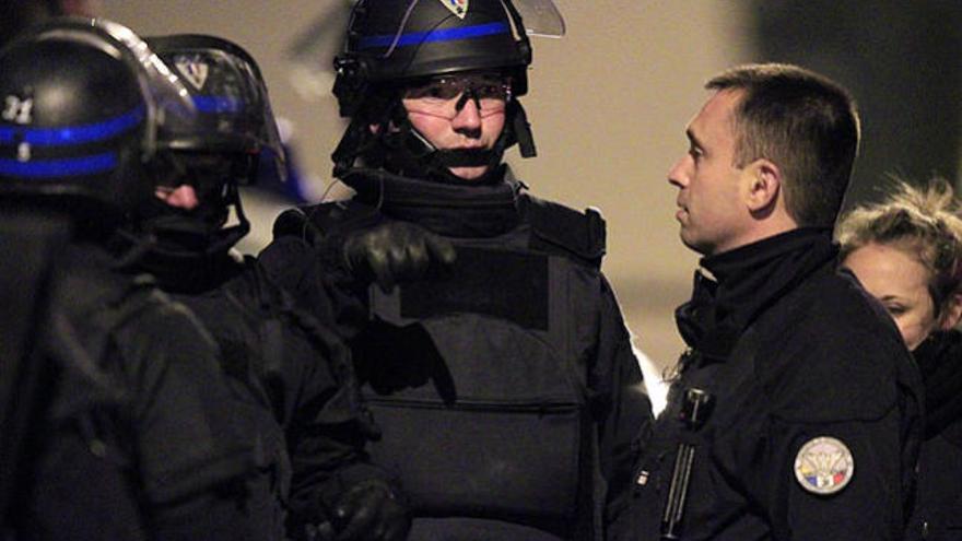 Miembros de las fuerzas especiales de la policía francesa.