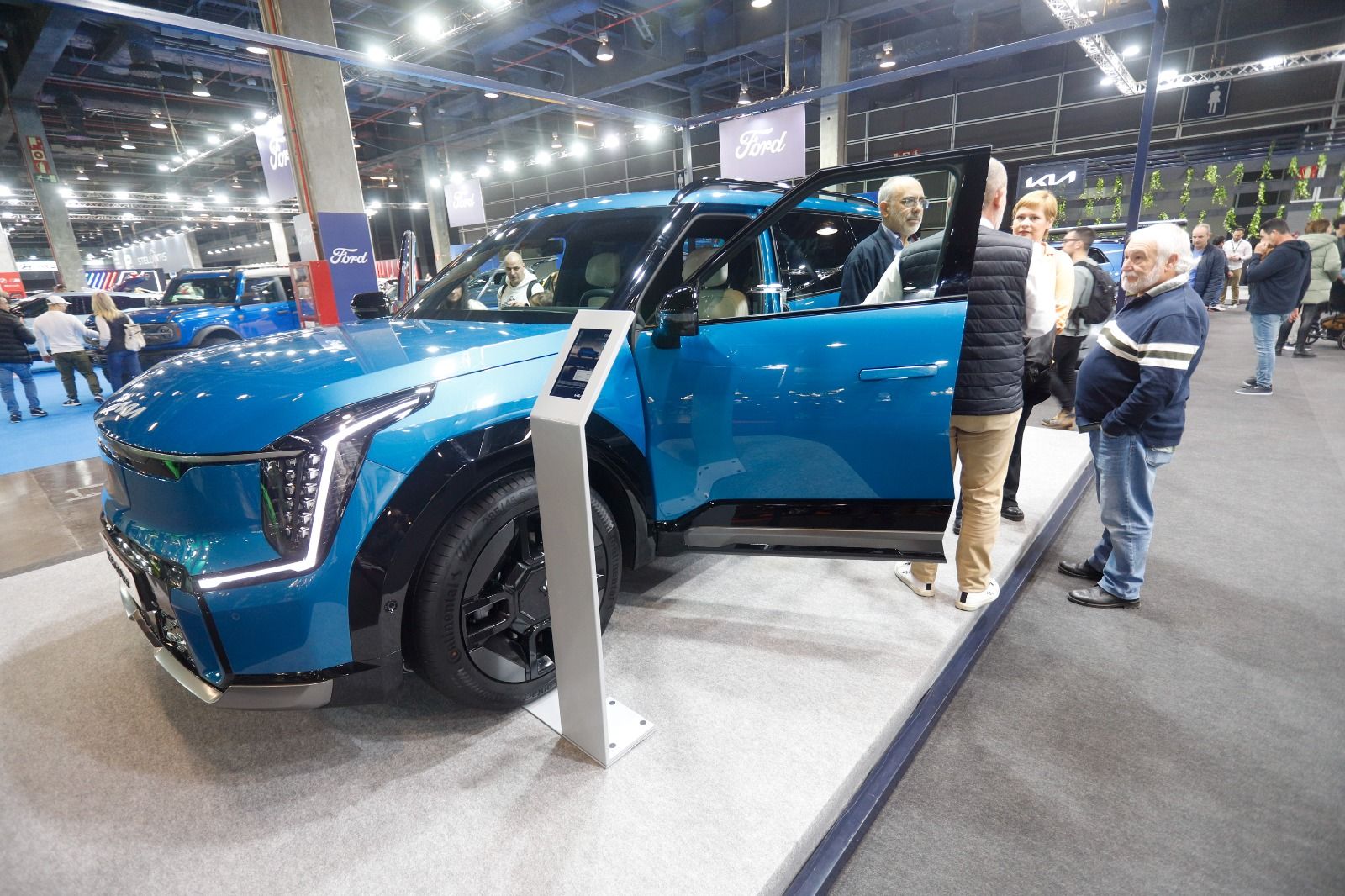 Llenazo en el primer fin de semana de la Feria del Automóvil en València