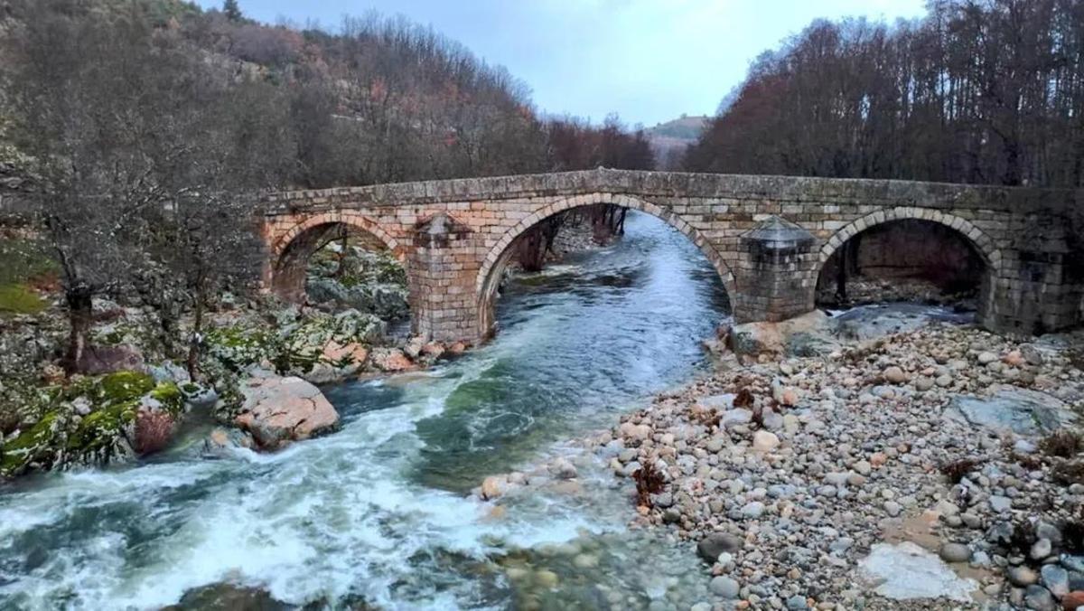Garganta de los Caballeros desde el puente de Tormellas