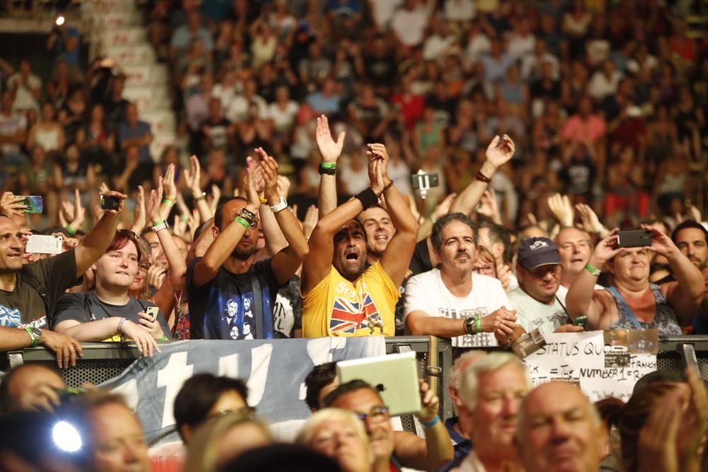 Los integrantes de Status Quo deleitaron a los asistentes con un repaso a su historia musical tocando algunos de sus temas más conocidos.