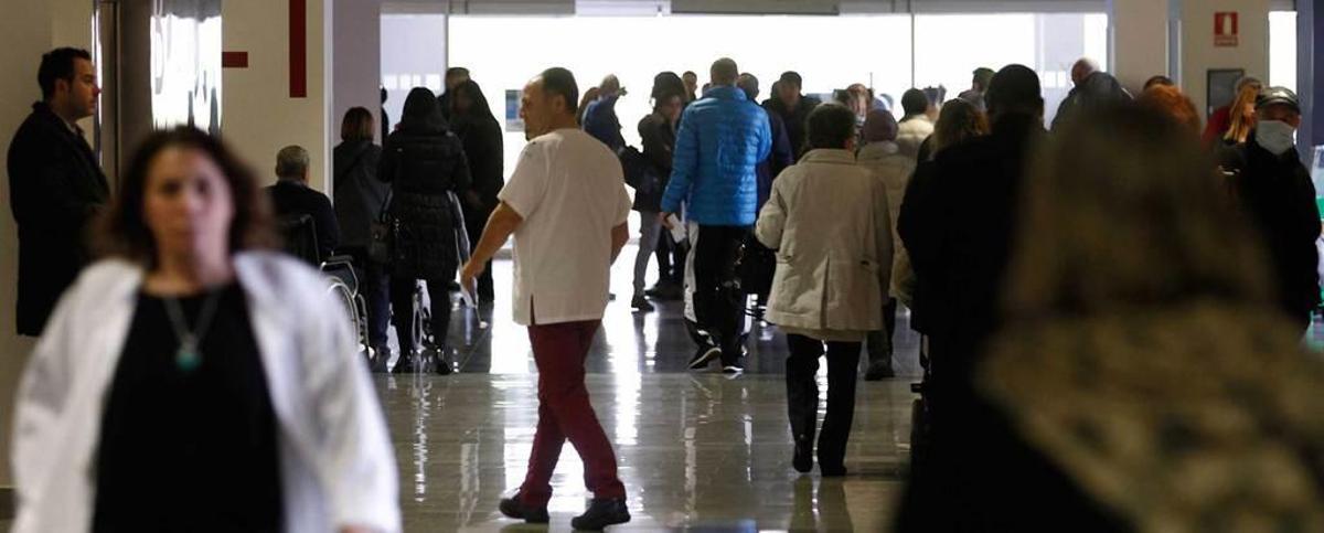 El HUCA atiende 2.750 consultas diarias, un 5% más que cuando había jornada de tarde