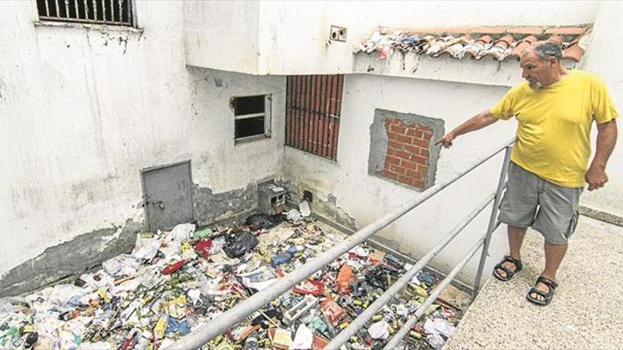 Vecinos de Aldea Moret afectados por la basura siguen sin recibir solución