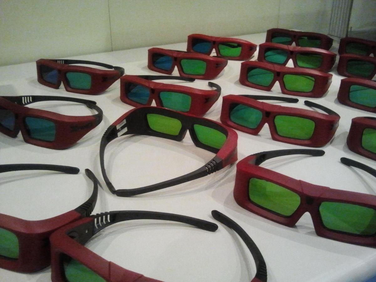 Gafas 3D, de la mejor tecnologçía, de cristal líquido y cada una de ellas con su propia batería.