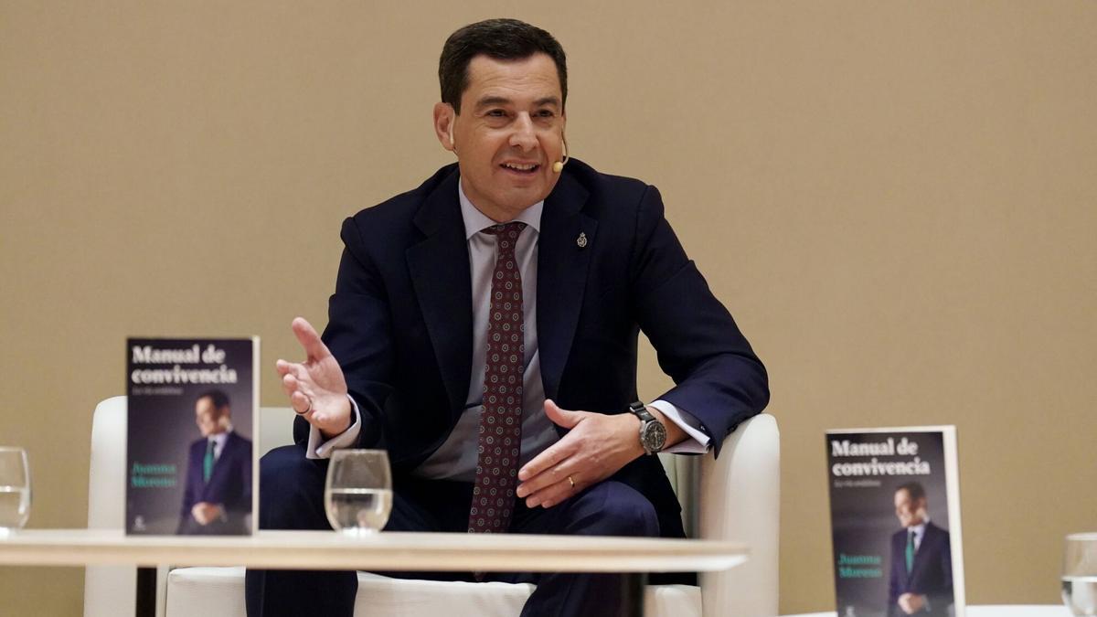 El presidente de la Junta de Andalucía, Juanma Moreno, presenta en Málaga su libro 'Manual de convivencia