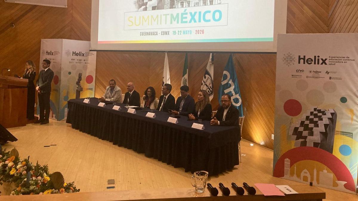 Valentí Martínez, amb altres ponents i professionals participants a l’Helix Summit México 2026