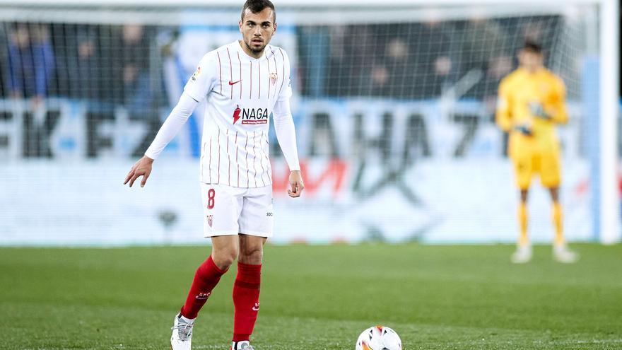 Archivo - Joan Jordan of Sevilla FC looks on during the Spanish league match of La Liga Santander between, Deportivo Alaves and Sevilla CF at Mendizorrotza on 4 of March, 2022 in Vitoria, Spain.